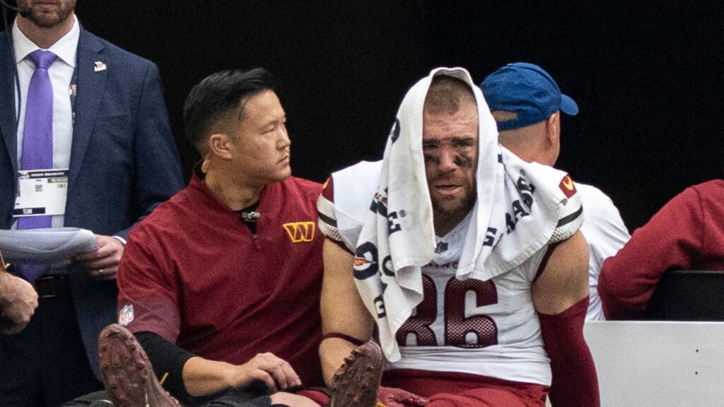 Commanders Tight End Zach Ertz Bursts Into Tears After Brutal Leg Injury Commanders Tight End Zach Ertz Bursts Into Tears After Brutal Leg Injury