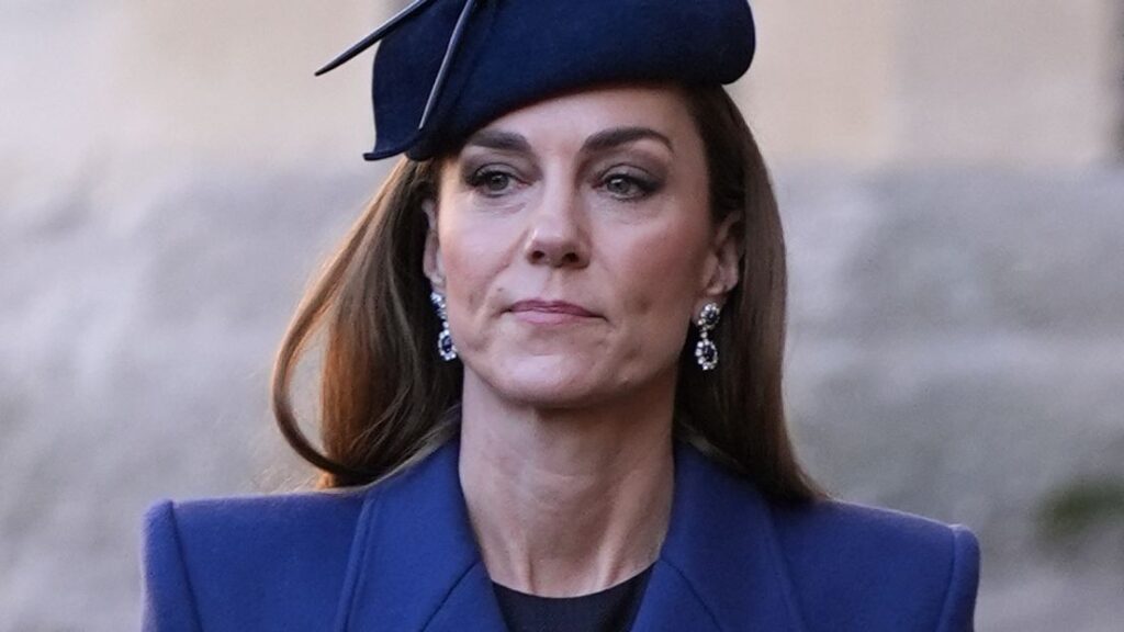Kate Middleton Makes the Case for the Statement Brooch This Winter Kate Middleton Makes the Case for the Statement Brooch This Winter