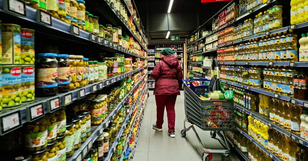 Stores Open on Christmas Day 2025 and Christmas Eve