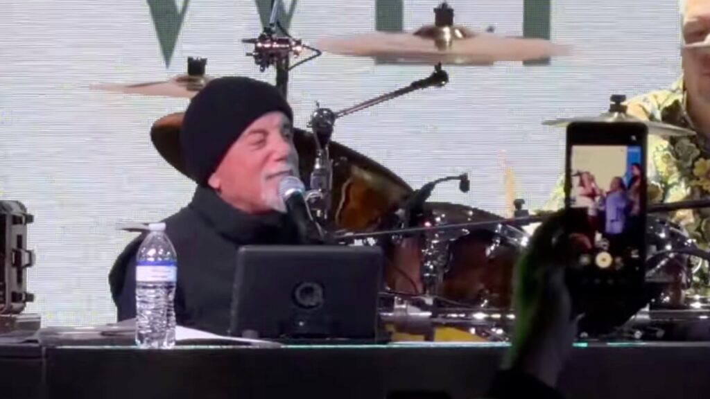 Billy Joel Performs for First Time Since Brain Disorder Diagnosis Billy Joel Performs for First Time Since Brain Disorder Diagnosis