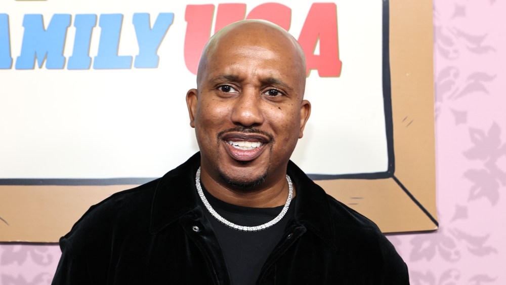 Chris Redd Says He Sold Pills to ‘SNL’ Castmates Chris Redd Says He Sold Pills to 'SNL' Castmates