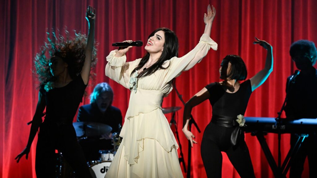 Watch Sunflower Bean's Julia Cumming Showcase 'My Life' on 'Fallon'