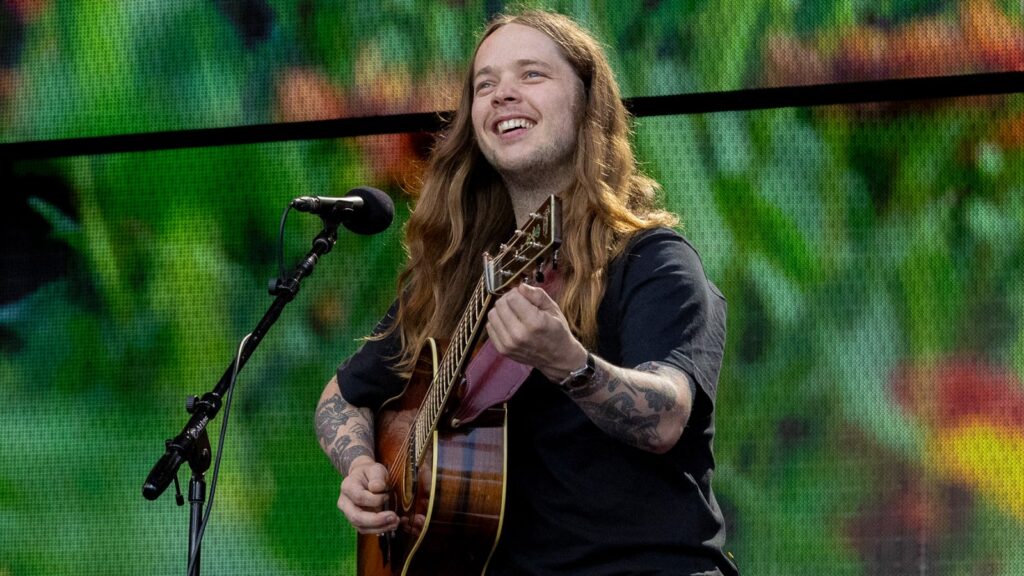 Billy Strings Breaks Leg on Skateboard, Postpones Shows