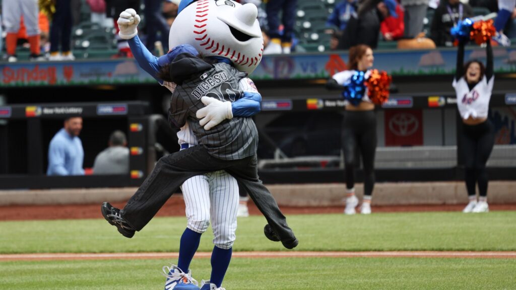 Geese Bassist Dominic DiGesu Throws First Pitch at Mets Game