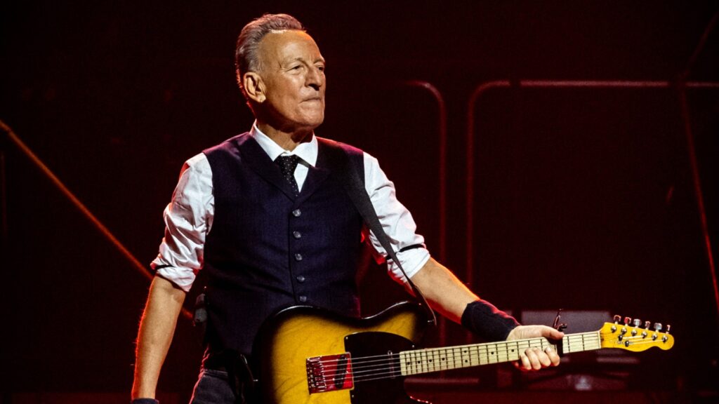 Bruce Springsteen’s Manager Denies Reports of Chris Christie Rift Bruce Springsteen's Manager Denies Reports of Chris Christie Rift