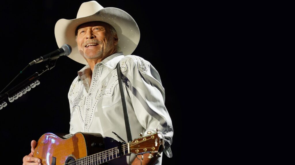 Alan Jackson's Final Performance of 'Chattahoochee': Watch