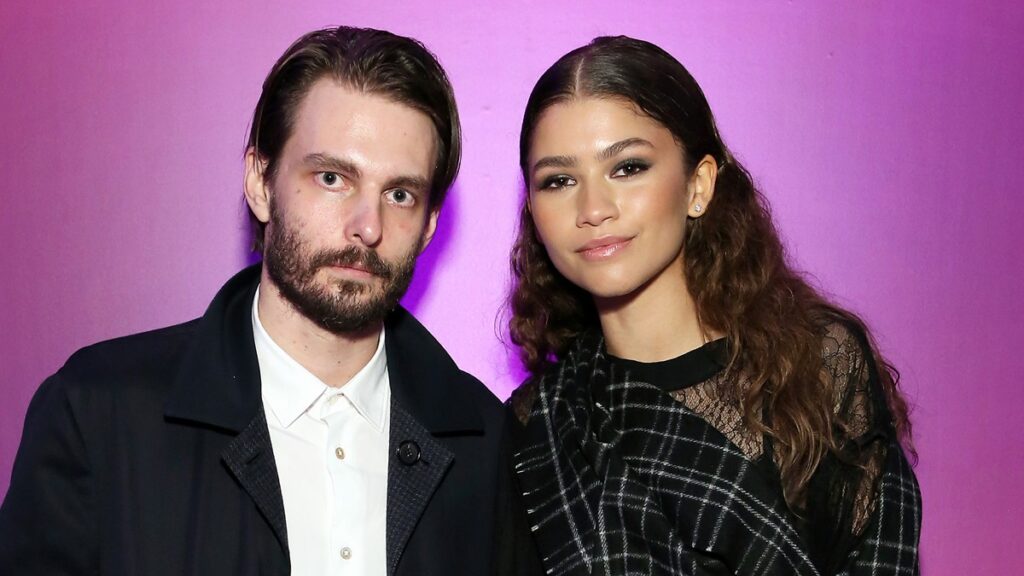 ‘Euphoria’ Creator Sam Levinson Reveals Zendaya’s Reaction to Rue’s Fate in Season 3 – Just Jared – Celebrity News and Gossip 'Euphoria' Creator Sam Levinson Reveals Zendaya's Reaction to Rue's Fate in Season 3 - Just Jared - Celebrity News and Gossip