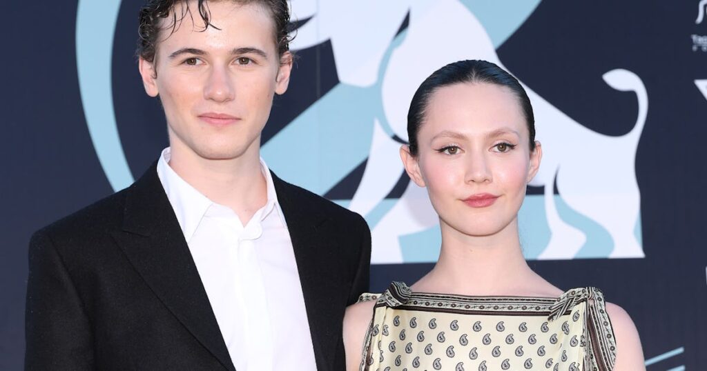 Iris Apatow & Sam Nivola Bring a Bit of Gen Z Elegance to an Italian Red Carpet Iris Apatow & Sam Nivola Bring a Bit of Gen Z Elegance to an Italian Red Carpet
