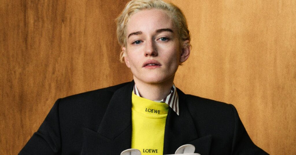 Julia Garner and Sissy Spacek Ring in 180 Years of Loewe Julia Garner and Sissy Spacek Ring in 180 Years of Loewe
