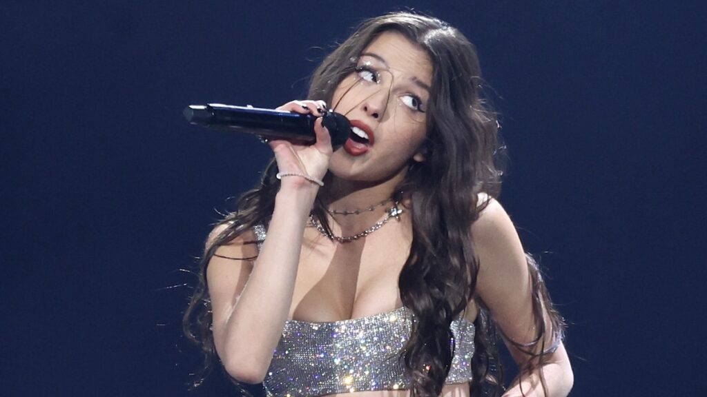 ‘my way’ Lyrics & Meaning: Olivia Rodrigo Angrily Calls Out a Girl Crossing the Line With Her Boyfriend – Just Jared – Celebrity News and Gossip 'my way' Lyrics & Meaning: Olivia Rodrigo Angrily Calls Out a Girl Crossing the Line With Her Boyfriend - Just Jared - Celebrity News and Gossip