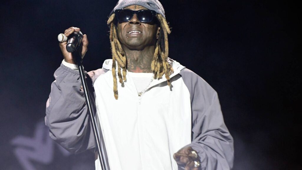 Lil Wayne Apologizes After Failing to Appear at His Concert in Maine Lil Wayne Apologizes After Failing to Appear at His Concert in Maine