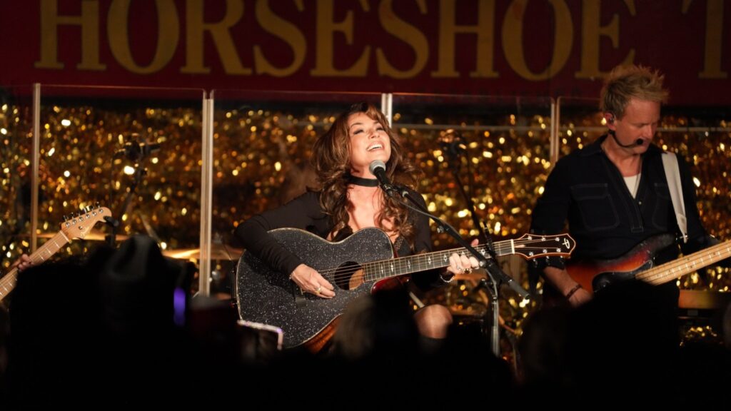 Shania Twain Plays Her Dream Gig, a Toronto Dive Bar Shania Twain Plays Her Dream Gig, a Toronto Dive Bar