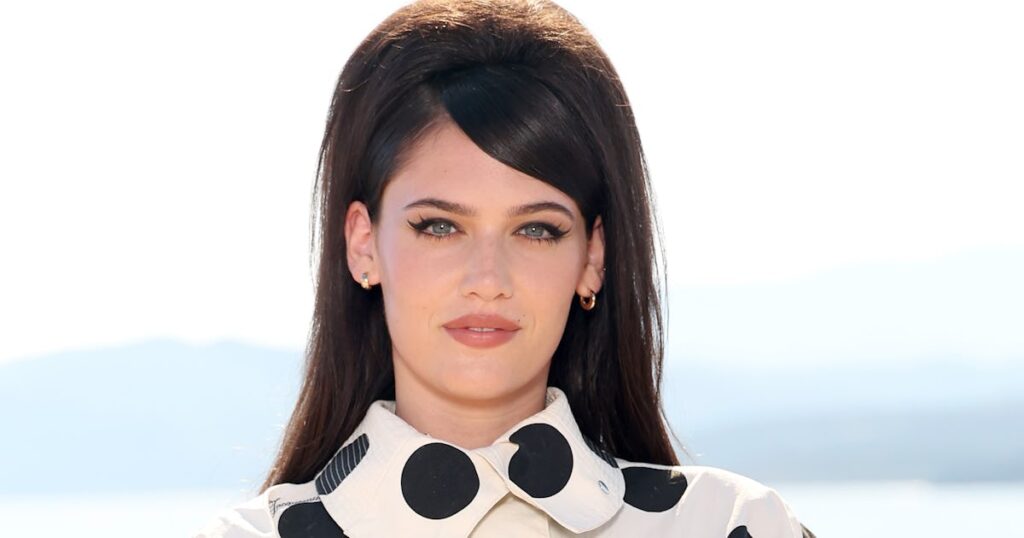 Sienna Spiro Doesn’t Mind Those Adele and Lana Del Rey Comparisons Sienna Spiro Doesn't Mind Those Adele and Lana Del Rey Comparisons