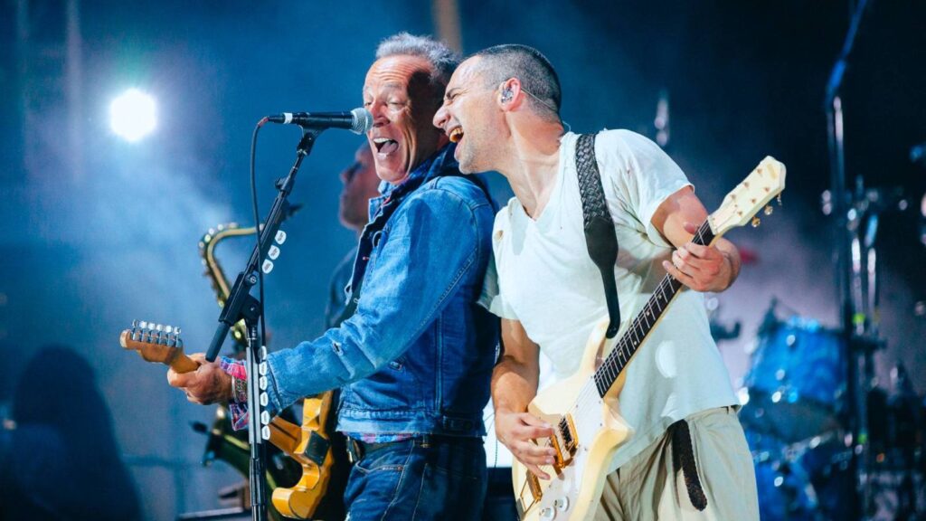 Bruce Springsteen, Bleachers Perform 'Chinatown' and 'Jersey Girl'