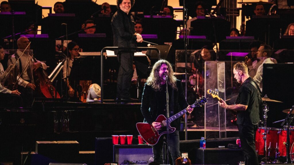 Foo Fighters Perform Gustavo Dudamel’s Penultimate Show at the Bowl Foo Fighters Perform Gustavo Dudamel's Penultimate Show at the Bowl