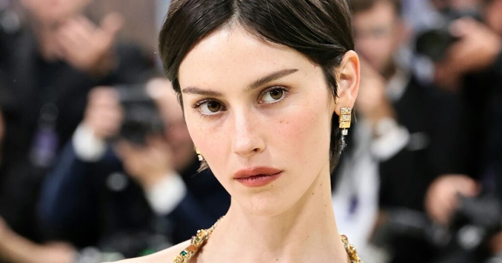 Gracie Abrams’s Best Red Carpet Looks Are Ethereal and Entirely Unique Gracie Abrams's Best Red Carpet Looks Are Ethereal and Entirely Unique