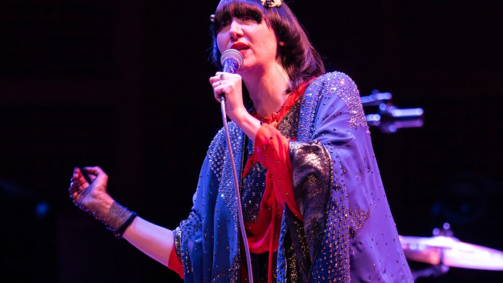 Karen O Misses Daisy Chain Fields Appearance Due to ‘Family Emergency’ Karen O Misses Daisy Chain Fields Appearance Due to 'Family Emergency'