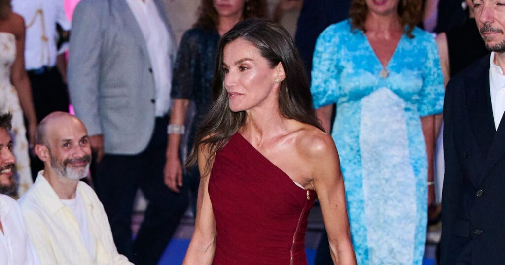 Queen Letizia’s Zipper Dress Is a Royal Take on Va-Va-Voom Dressing Queen Letizia's Zipper Dress Is a Royal Take on Va-Va-Voom Dressing