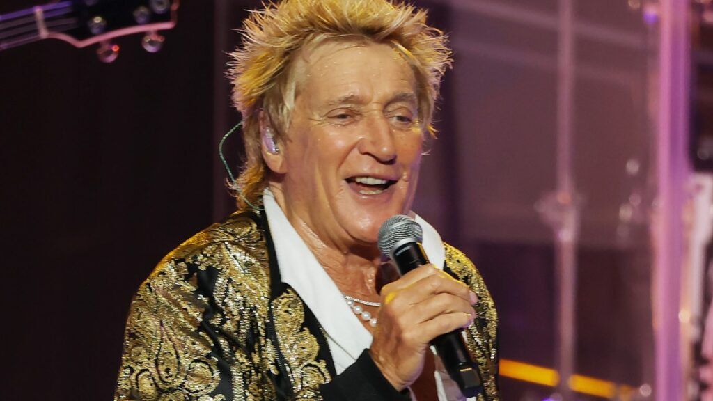 Rod Stewart Undergoes Successful Heart Procedure, Cancels Rest of Tour Rod Stewart Undergoes Successful Heart Procedure, Cancels Rest of Tour