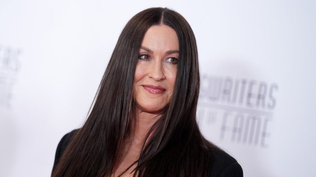 Alanis Morissette Sues Tour Manager for Extortion Over Airport Drugs Alanis Morissette Sues Tour Manager for Extortion Over Airport Drugs