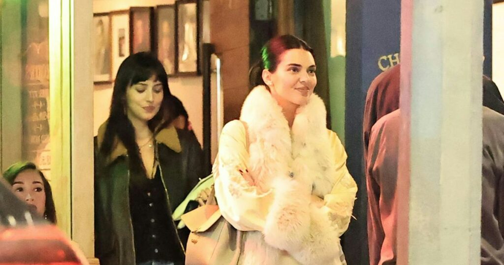 Kendall Jenner Wears an It-Girl Coat for Dinner with Dakota Johnson Kendall Jenner Wears an It-Girl Coat for Dinner with Dakota Johnson