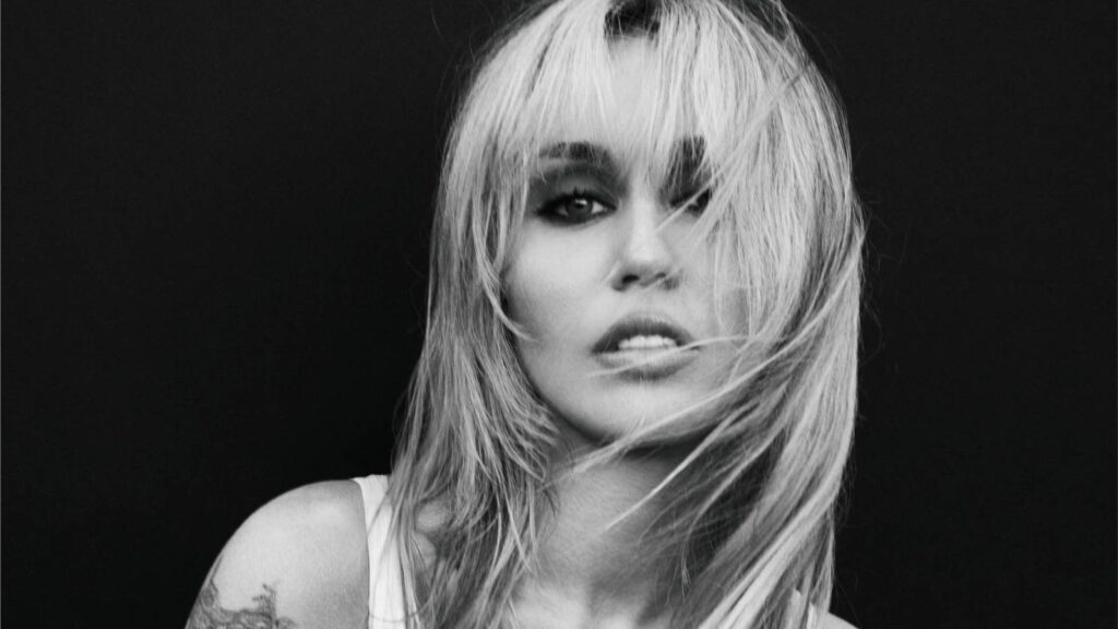 Miley Cyrus Performs at Hollywood Bowl: Review Night One